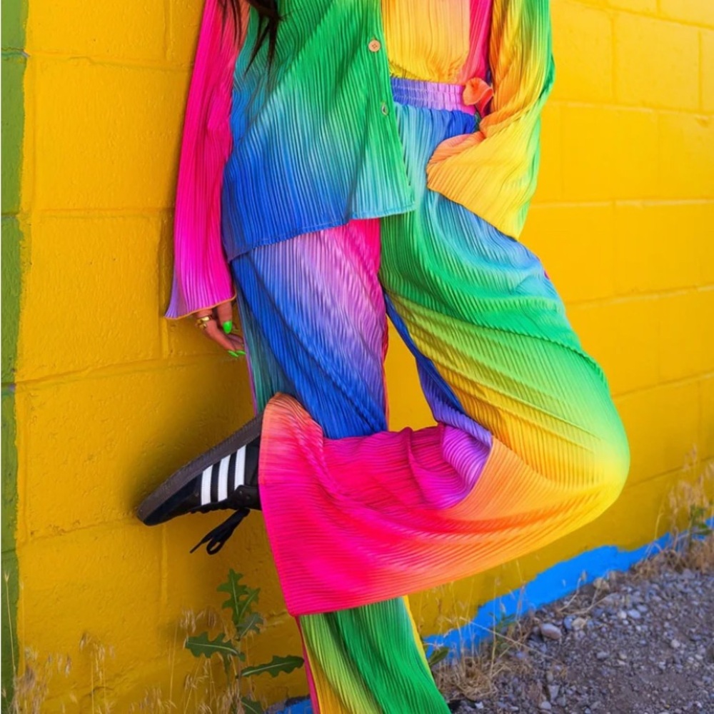 LALA ORIGINAL
Long Sleeve Plissé Set in Prismatic Rainbow